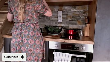 negro dotado se folla una rubia culona en la cocina